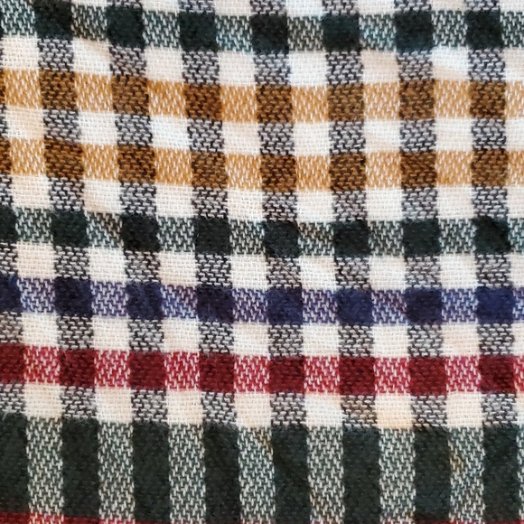 NWOT - Woman's Scarf (Triangle Shape) - Picture 2 of 6